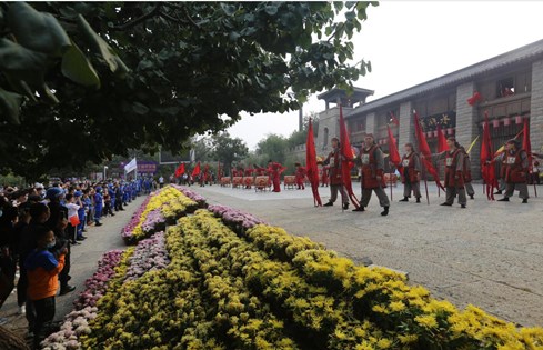 中秋国庆喜相逢 梁山景区人气旺