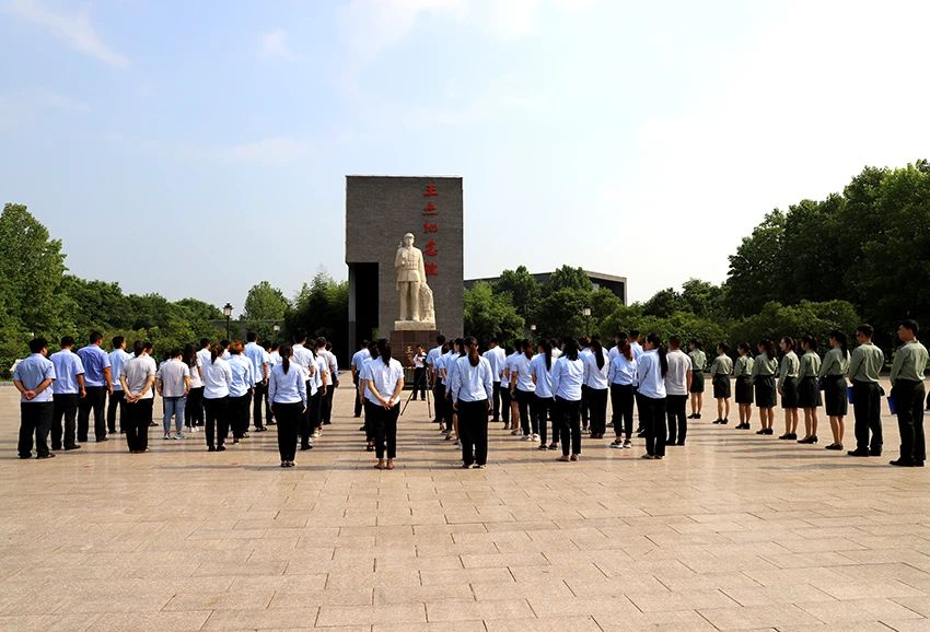 孔子文旅杏鑫娱乐羊山景区开展纪念英雄王杰牺牲56周年活动