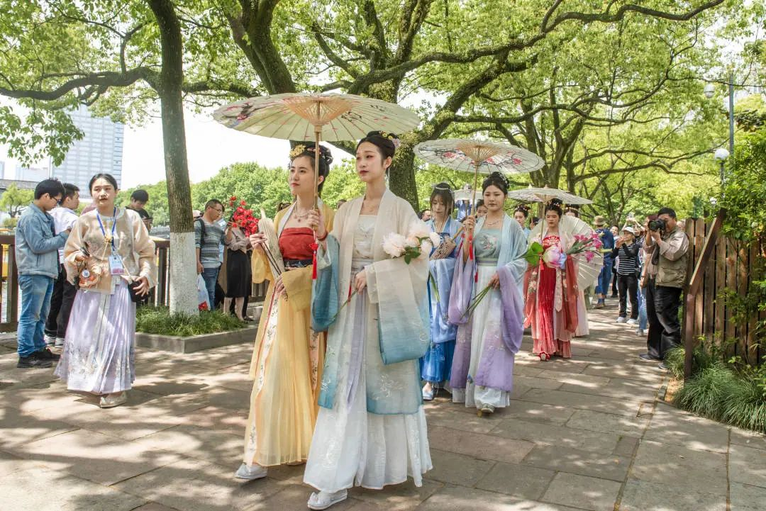 两孟景区 | 女神节特别活动 “国风古韵 衣礼霓裳”